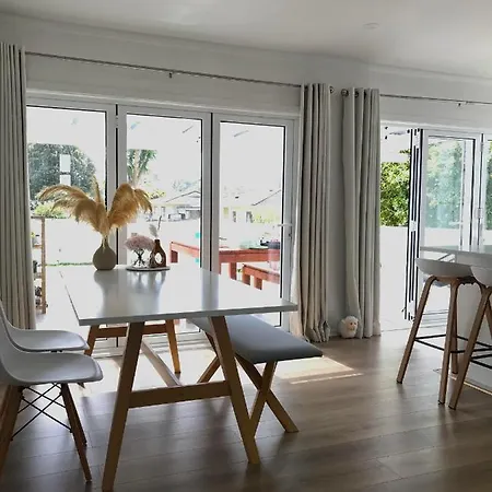 Bright & Comfy Stay In Newly Renovated Home With Parking Auckland Exterior photo