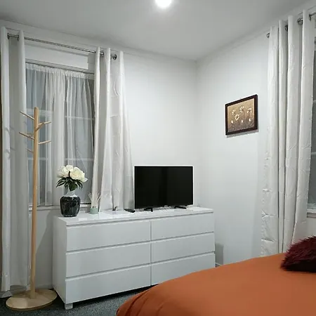 Bright & Comfy Stay In Newly Renovated Home With Parking Auckland Exterior photo