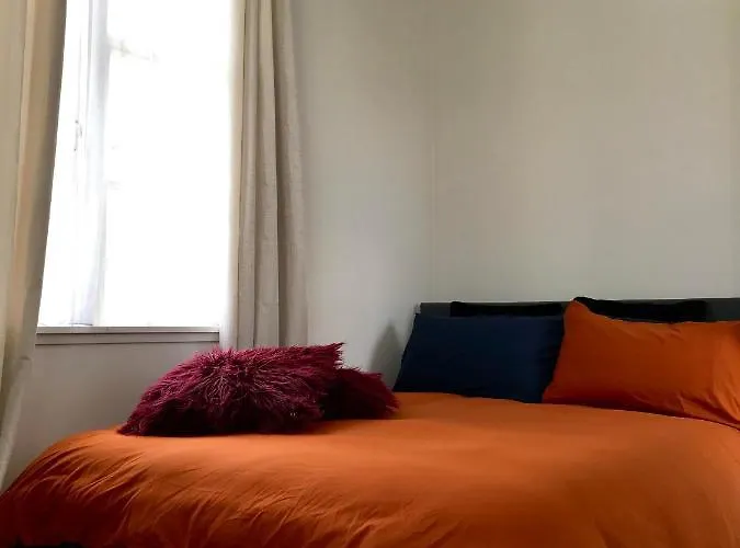 Bright & Comfy Stay In Newly Renovated Home With Parking