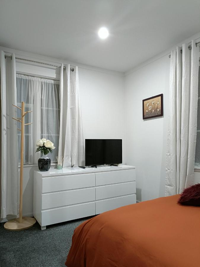 Privatunterkunft Bright & Comfy In Newly Renovated With Parking *