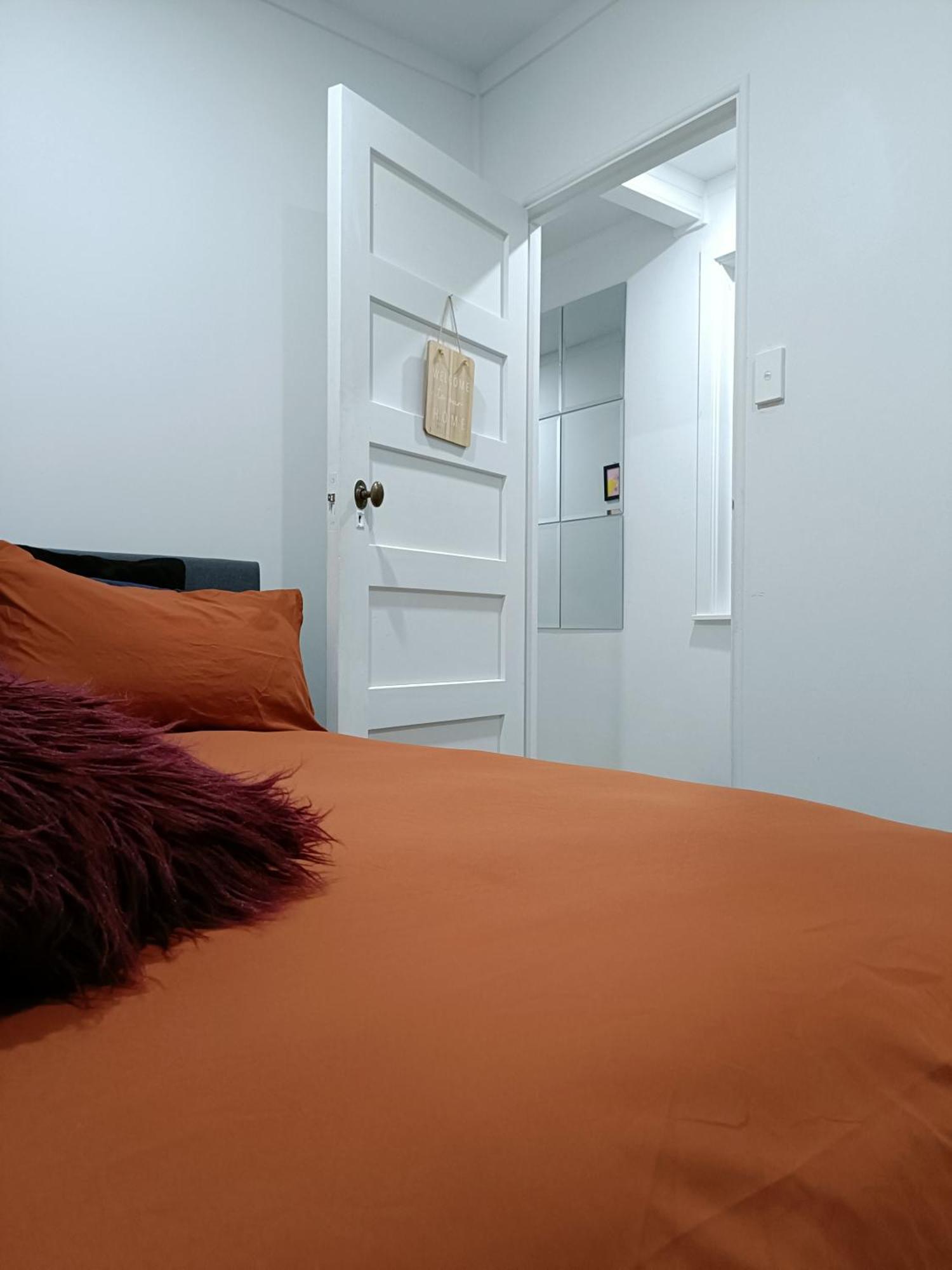 Privatunterkunft Bright & Comfy In Newly Renovated With Parking Auckland